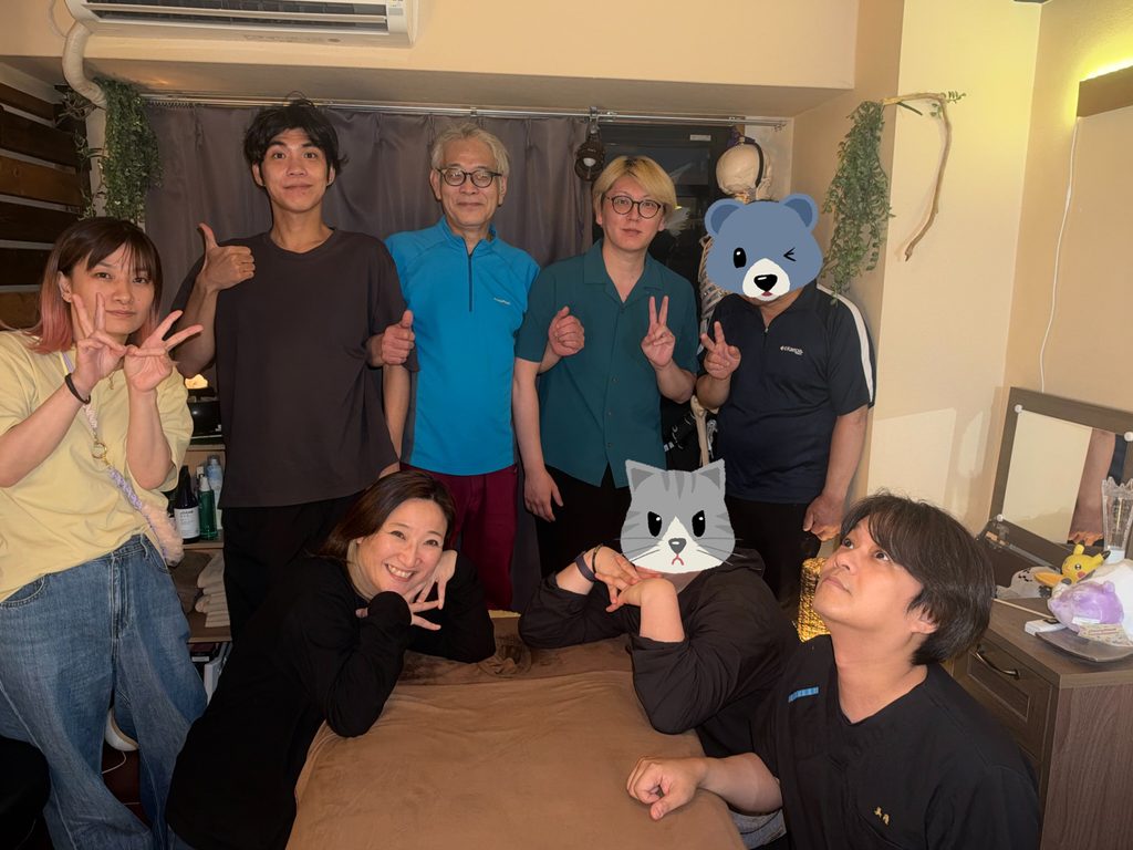 カイロプラクティックセミナーに参加した時の講師と参加者の集合写真